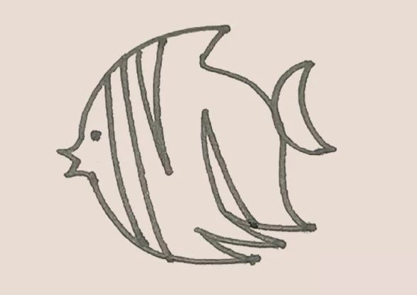 接著再畫上兩個(gè)細(xì)長三角形的條紋作為裝飾。.png